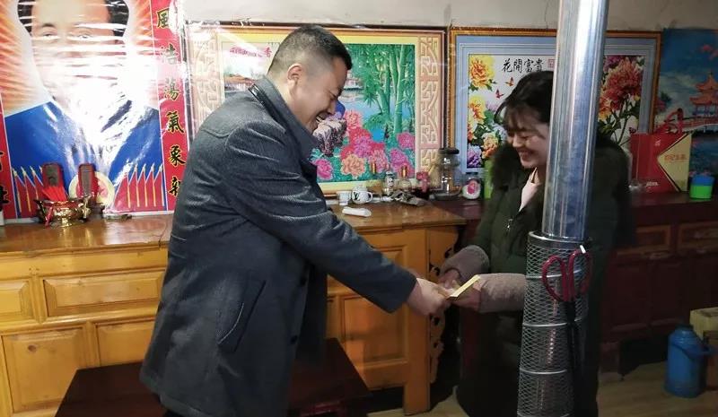 堅(jiān)持精準(zhǔn)幫扶，合力脫貧攻堅(jiān)——市龍江城鄉(xiāng)發(fā)展集團(tuán)、隴南太平洋財(cái)險(xiǎn)公司聯(lián)合開展幫扶文縣橋頭鎮(zhèn)安子坡村2019年春節(jié)慰問(wèn)活動(dòng)