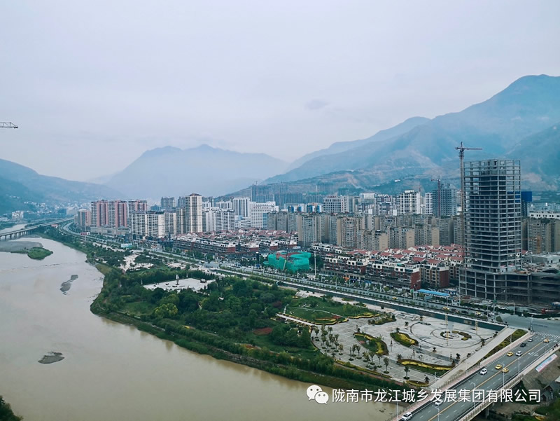 匠心傾注、喜封金頂——龍江?雙子座商住小區(qū)主體順利封頂