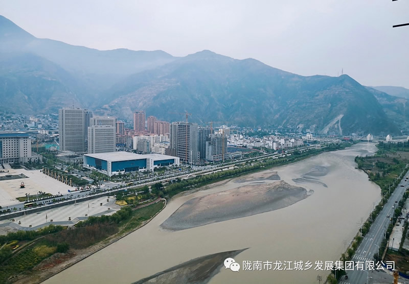 匠心傾注、喜封金頂——龍江?雙子座商住小區(qū)主體順利封頂