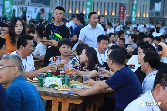 好嗨喲！隴南第一屆青島啤酒節(jié)開幕啦，為期8天