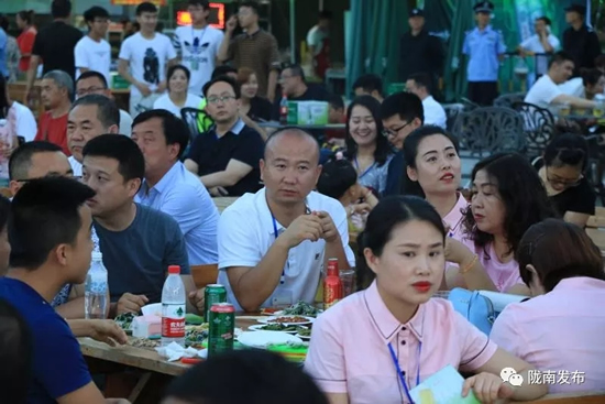 好嗨喲！隴南第一屆青島啤酒節(jié)開幕啦，為期8天