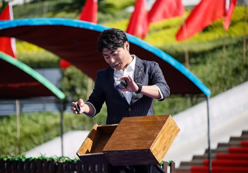 2019武都花椒產(chǎn)銷對(duì)接（電商）洽談會(huì)在階州廣場隆重開幕~