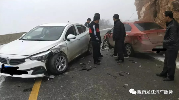 金錘鈑金，銀槍噴漆！龍江汽修值得信賴！