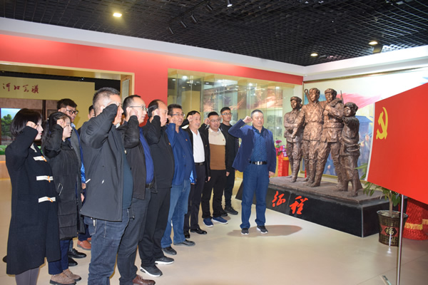 市龍江集團(tuán)開展“不忘初心、牢記使命”主題黨日活動(dòng)