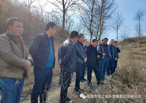 市龍江集團(tuán)在文縣橋頭鎮(zhèn)安子坡村開展“解難題、辦實(shí)事、送溫暖”活動