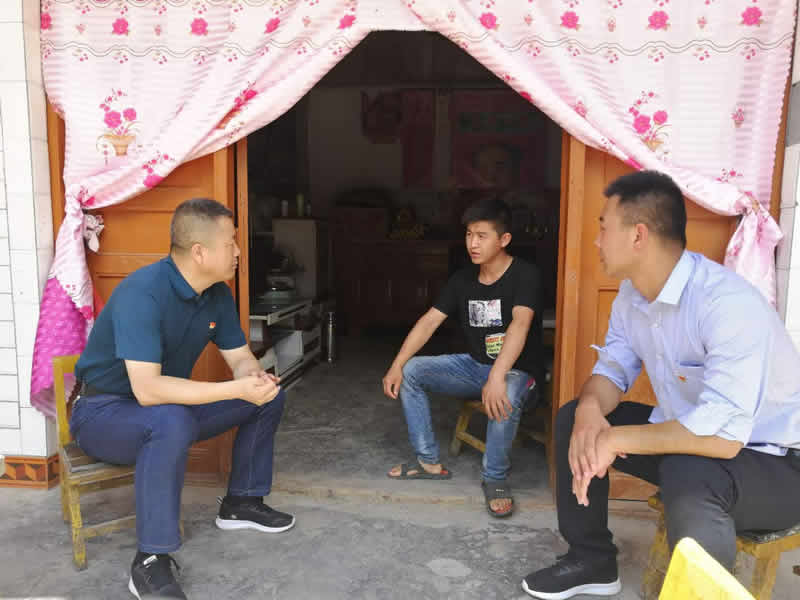 “感黨恩、憶黨史”，--市龍江城鄉(xiāng)發(fā)展集團公司開展慶祝建黨99周年主題黨日活動